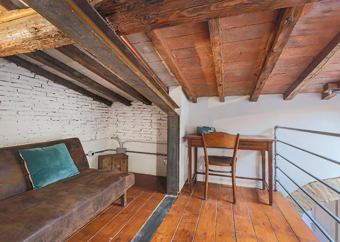 - Urban Spirit Cozy And Modern Apartment